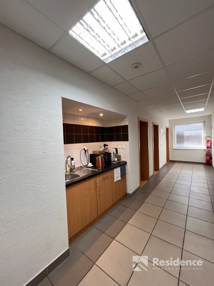 Kancelária v modernej budove v LM na prenájom