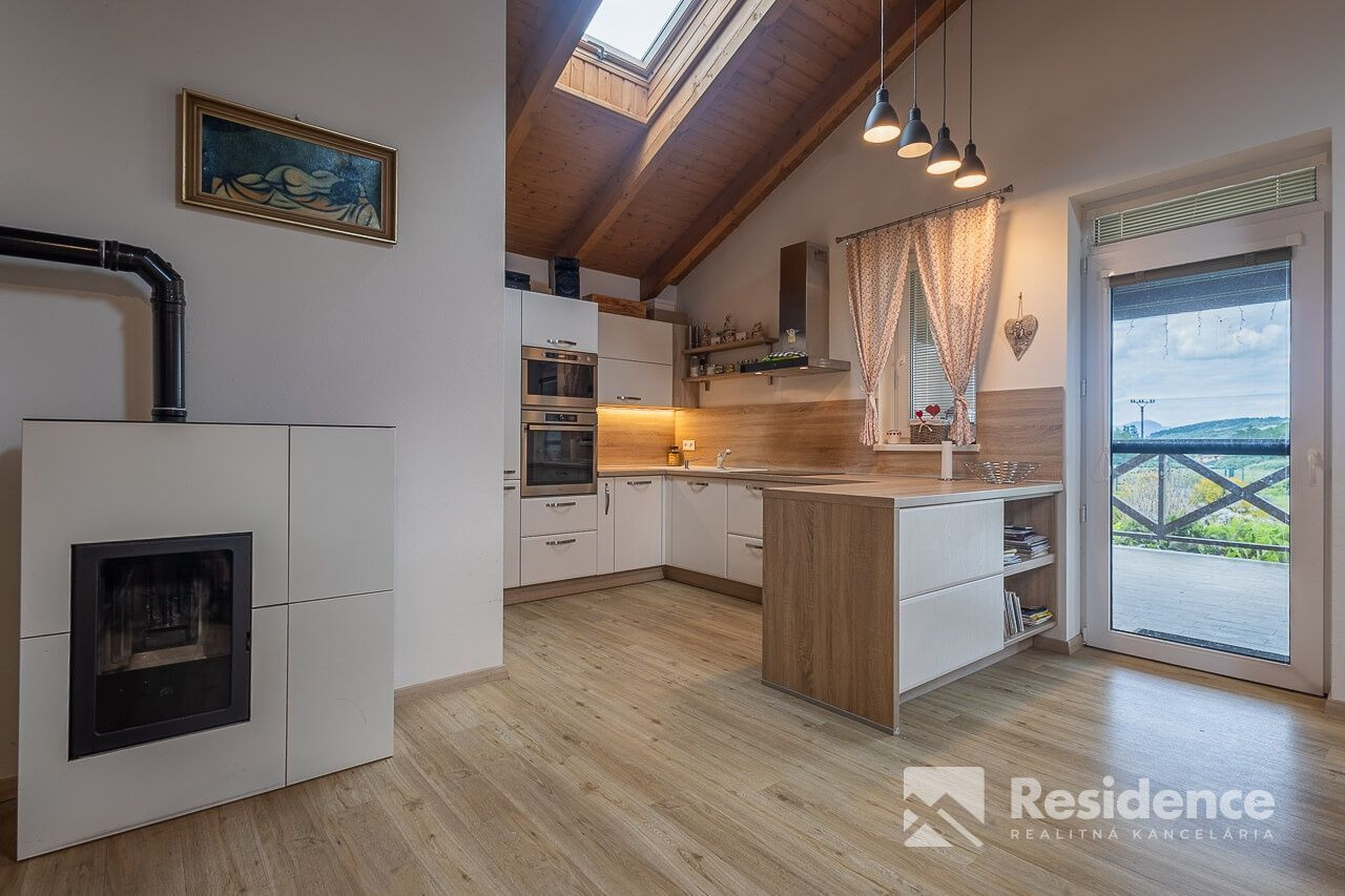 Štýlový vidiecky dom na predaj v podhorskom prostredí Svätého Kríža
