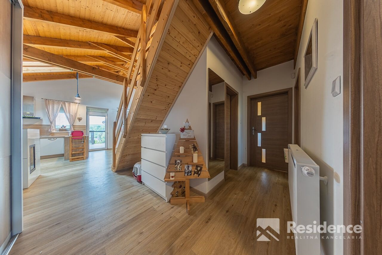 Štýlový vidiecky dom na predaj v podhorskom prostredí Svätého Kríža