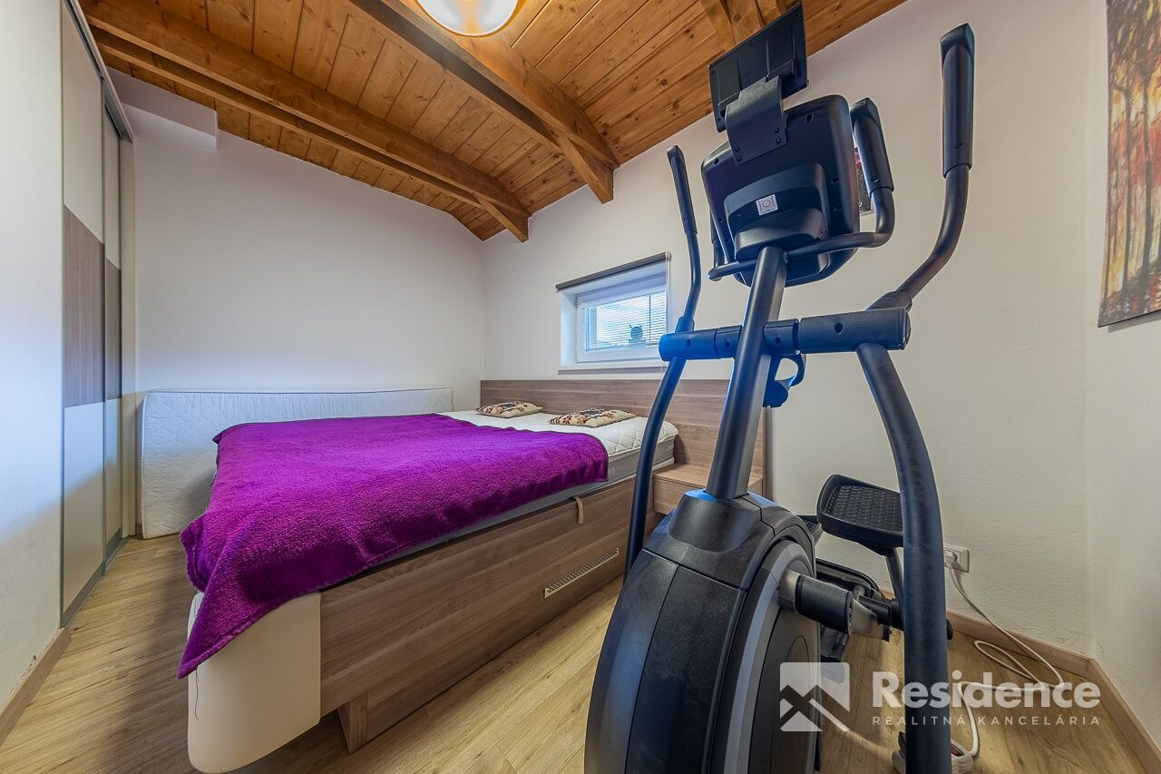 Štýlový vidiecky dom na predaj v podhorskom prostredí Svätého Kríža