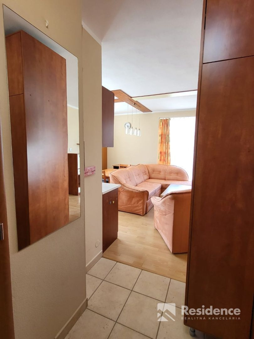 Prenájom: dvojizbový byt na Nábreží v modernej bytovke