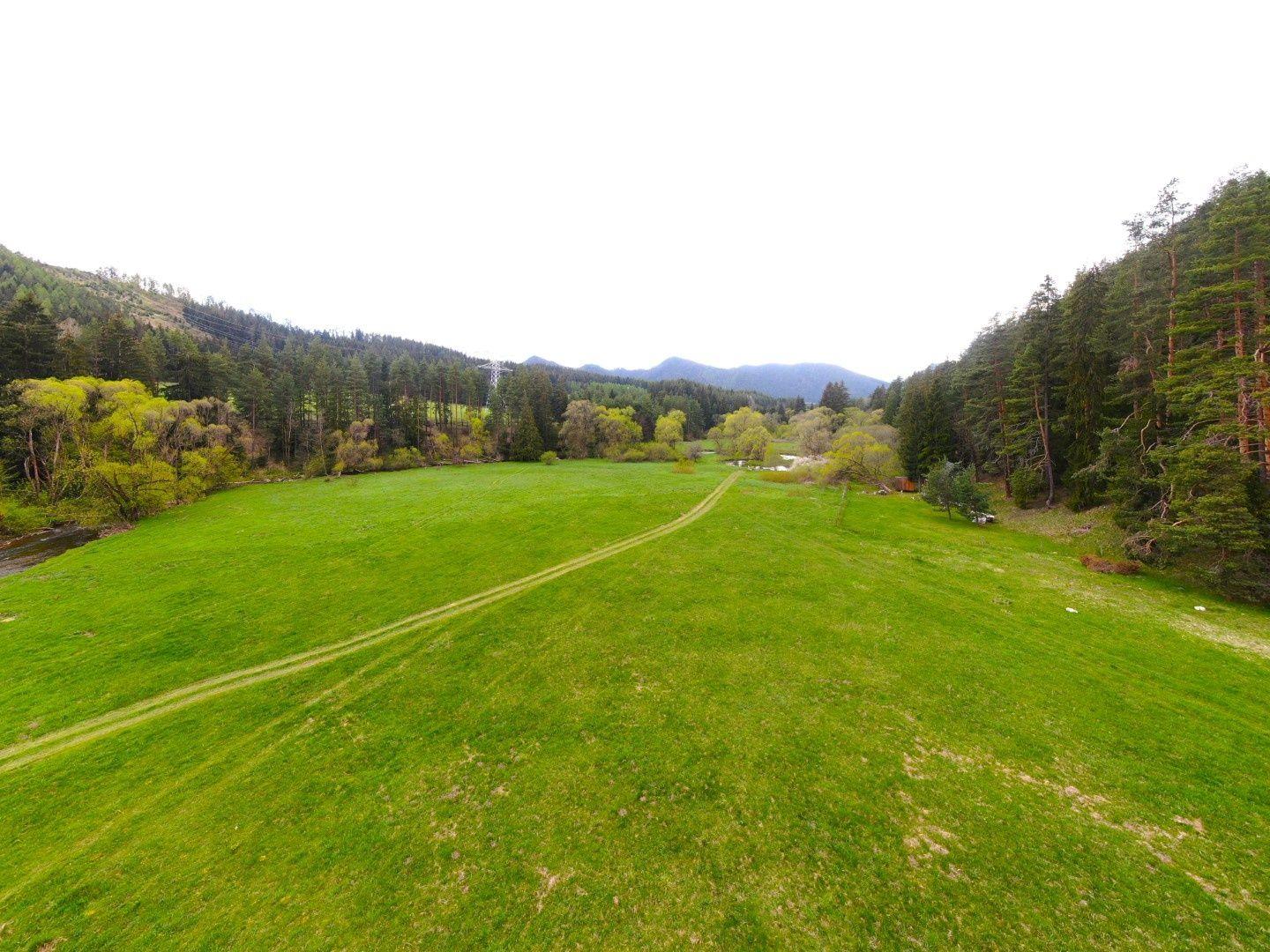 Rekreačný pozemok v lese, Hybe