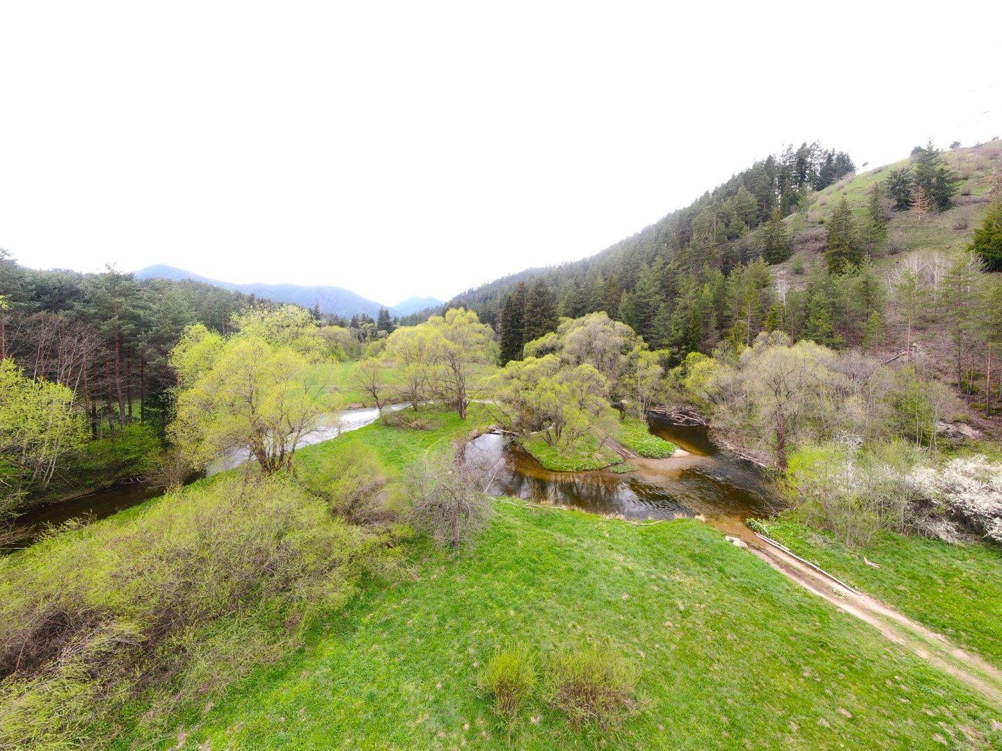 Rekreačný pozemok v lese, Hybe