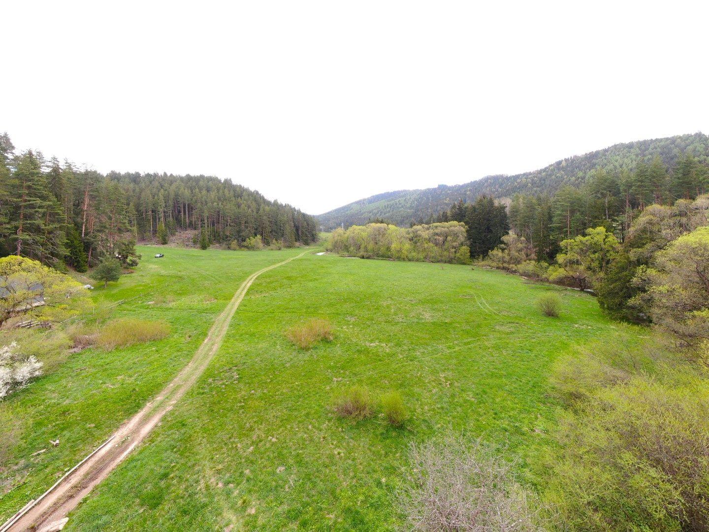 Rekreačný pozemok v lese, Hybe