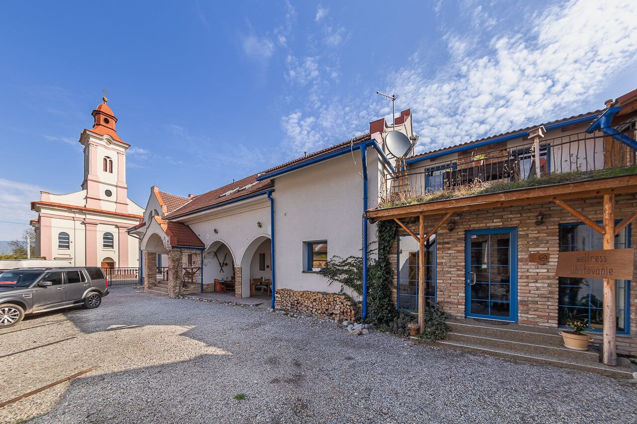 Zabehnutý penzión s reštauráciou, wellnessom a bytom pre majiteľa!