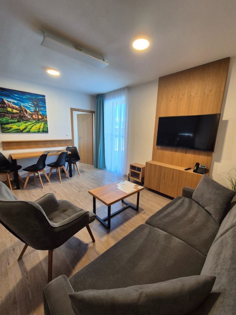 Štýlový 1-izbový apartmán v rezorte Maladinovo – bývajte ako na dovolenke po celý rok!