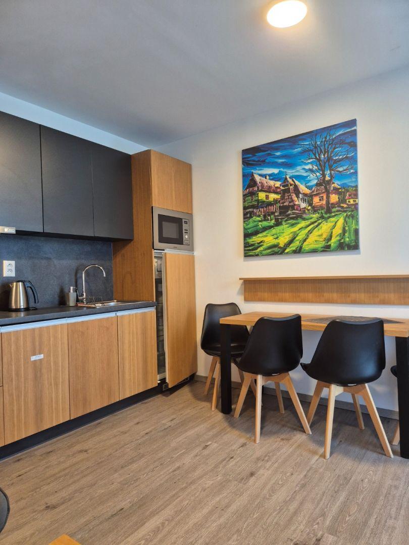 Štýlový 1-izbový apartmán v rezorte Maladinovo – bývajte ako na dovolenke po celý rok!