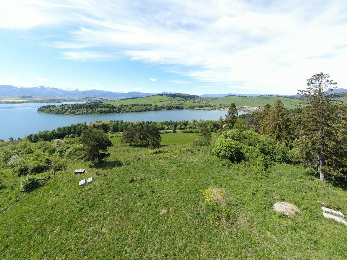 Lukratívny pozemok pri Liptovskej Mare na predaj