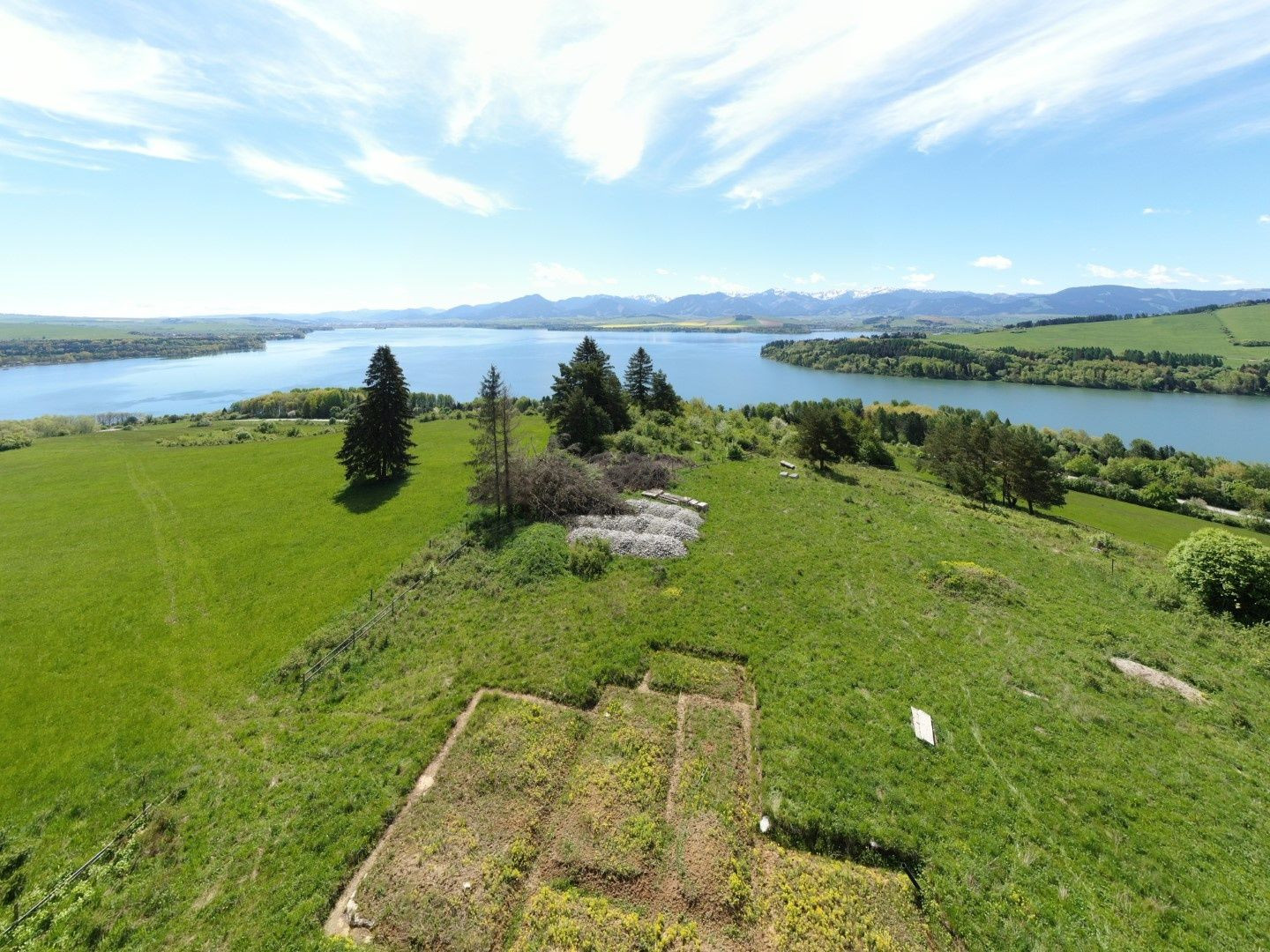 Lukratívny pozemok pri Liptovskej Mare na predaj