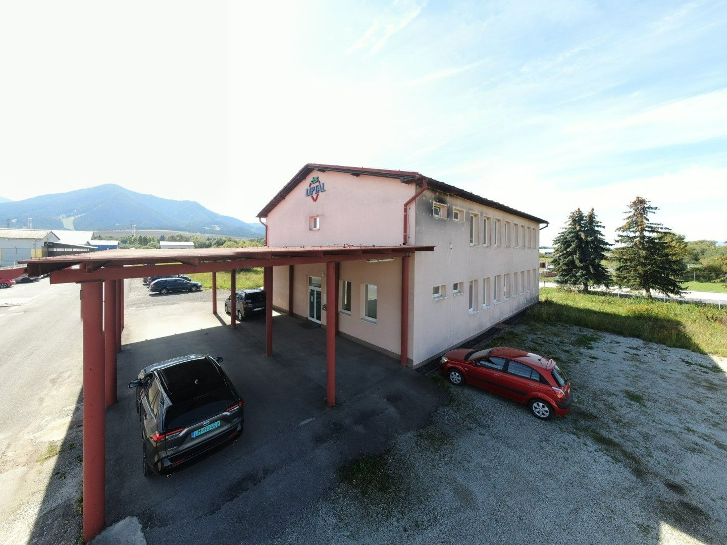 Na Predaj: polyfunkčná budova – Okoličné, Liptovský Mikuláš