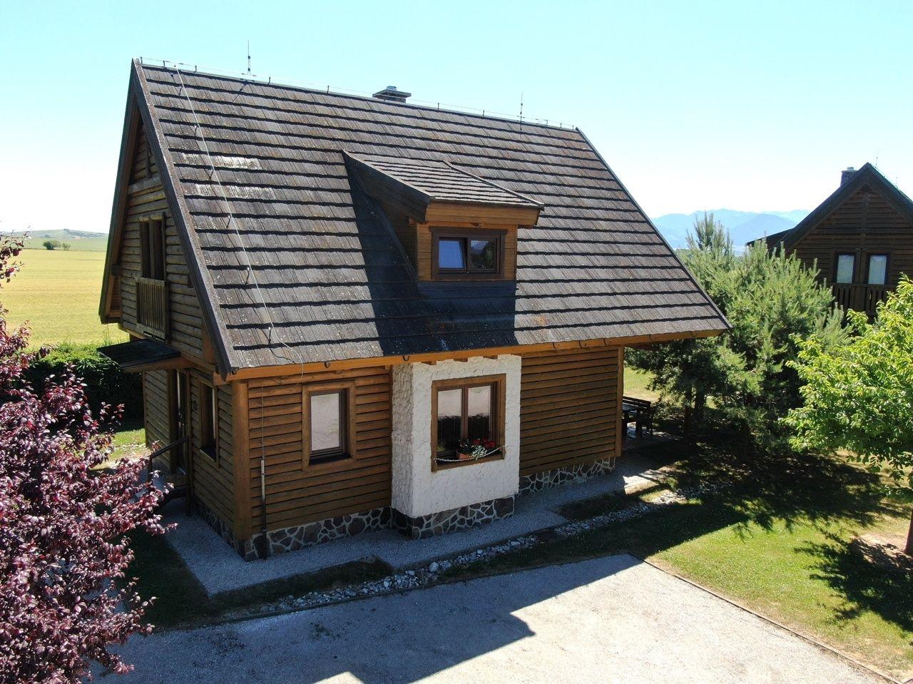 Na predaj štýlové drevenice na brehu Liptovskej Mary