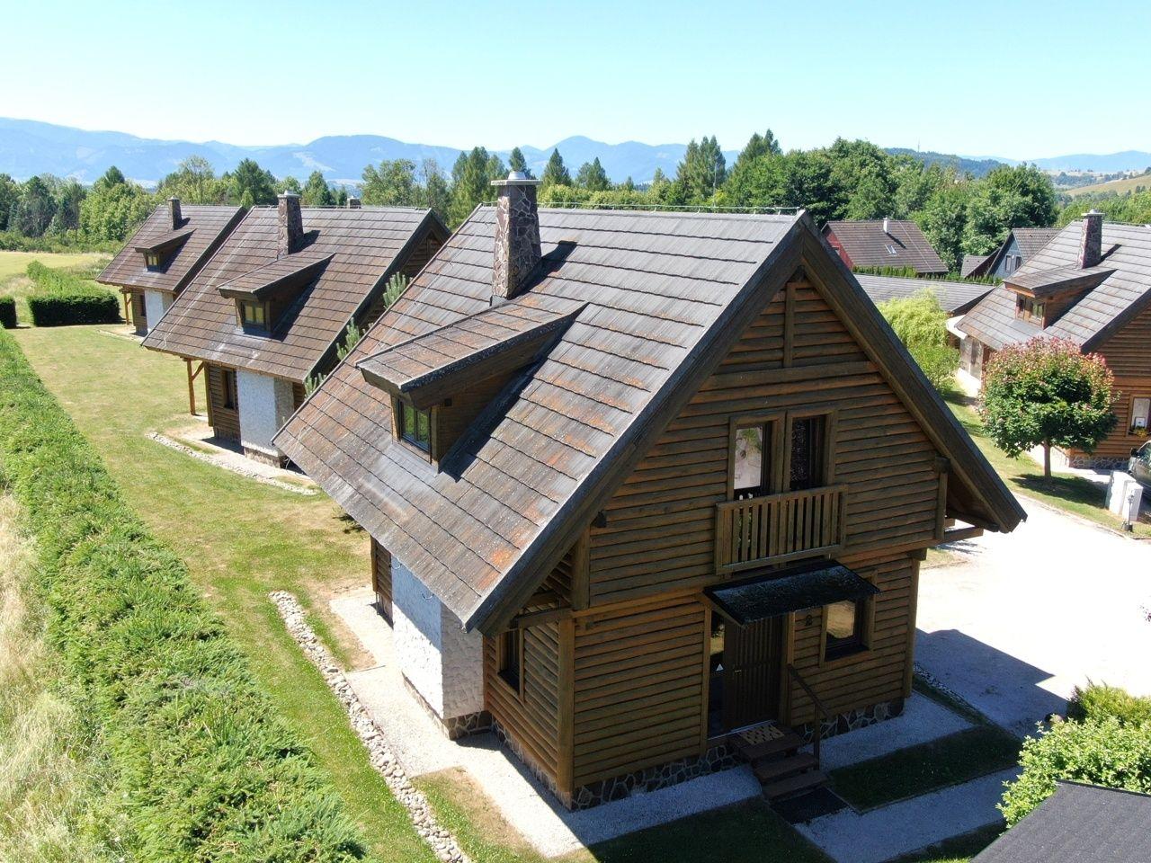 Na predaj štýlové drevenice na brehu Liptovskej Mary