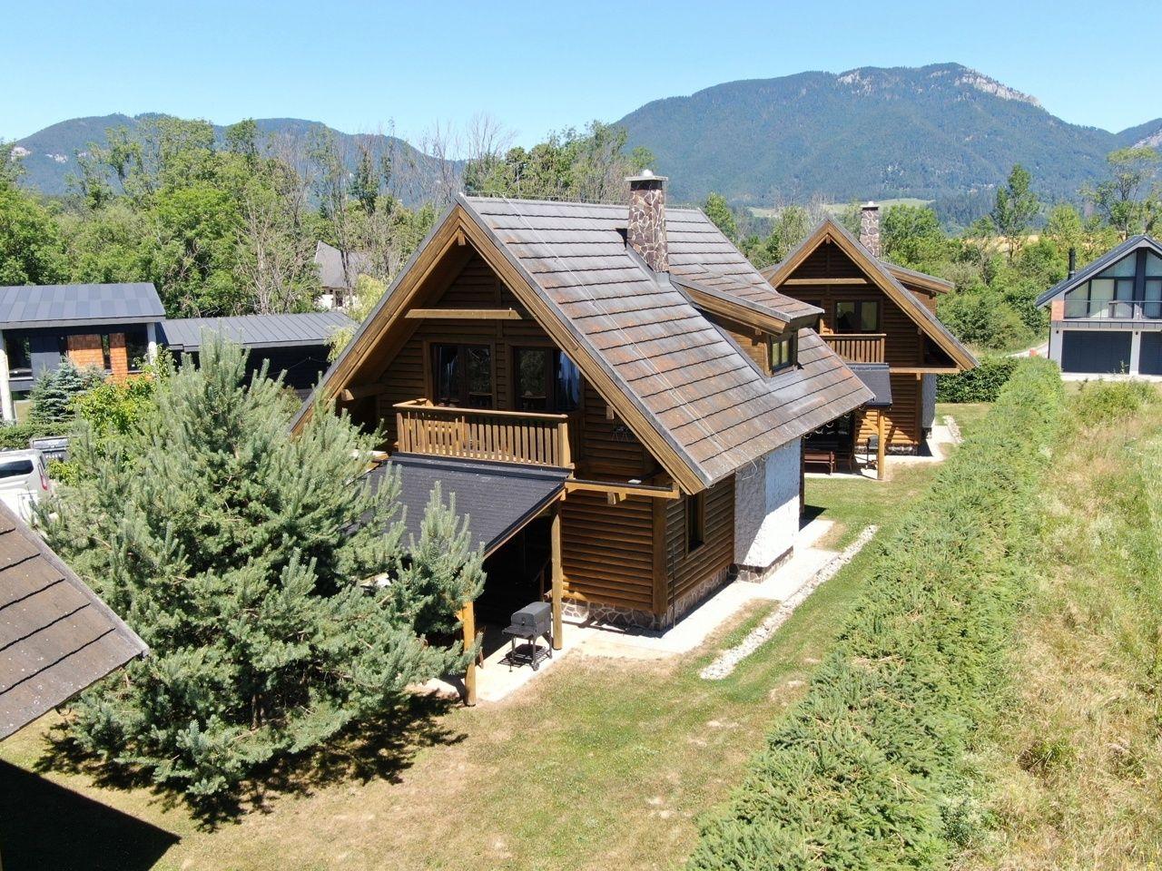 Na predaj štýlové drevenice na brehu Liptovskej Mary