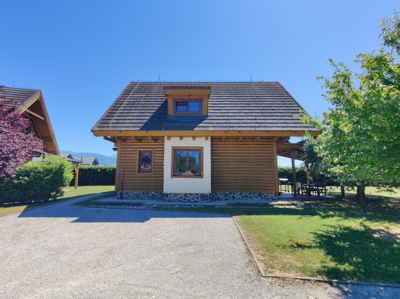 Na predaj štýlové drevenice na brehu Liptovskej Mary