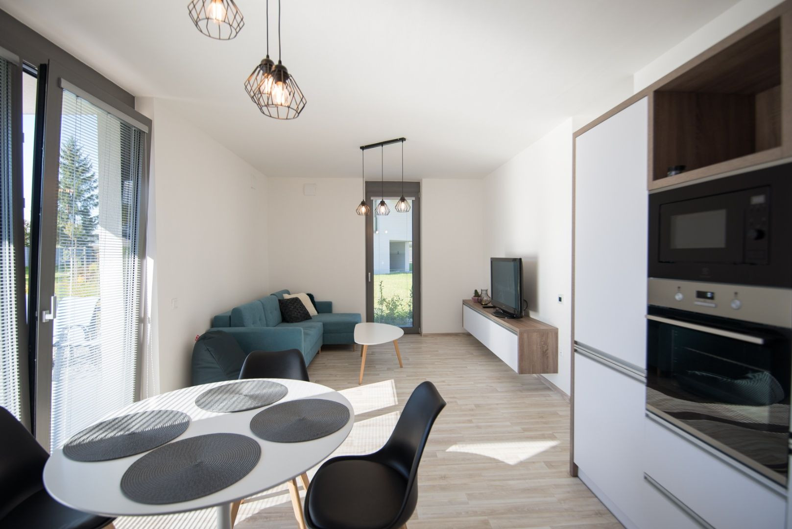 Dvojizbový byt s terasou v areáli Victory Port na prenájom