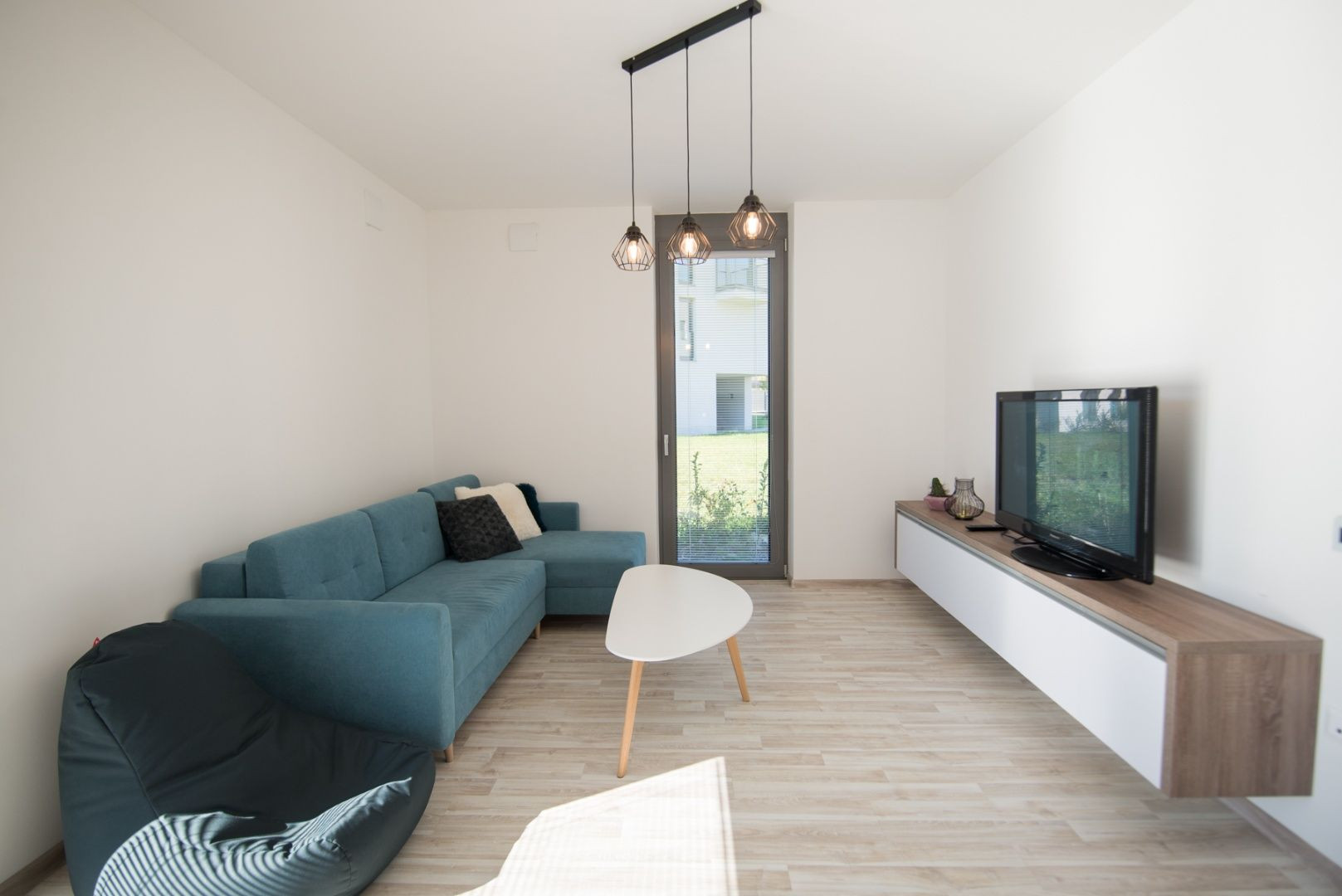 Dvojizbový byt s terasou v areáli Victory Port na prenájom