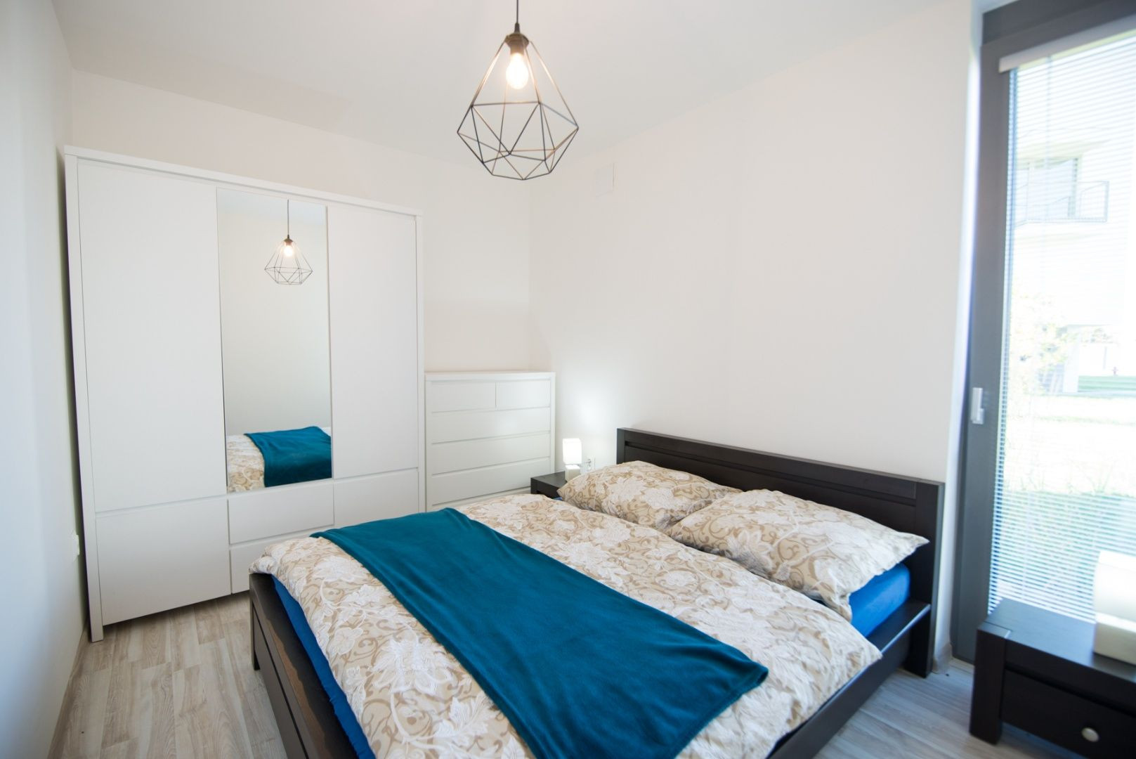 Dvojizbový byt s terasou v areáli Victory Port na prenájom