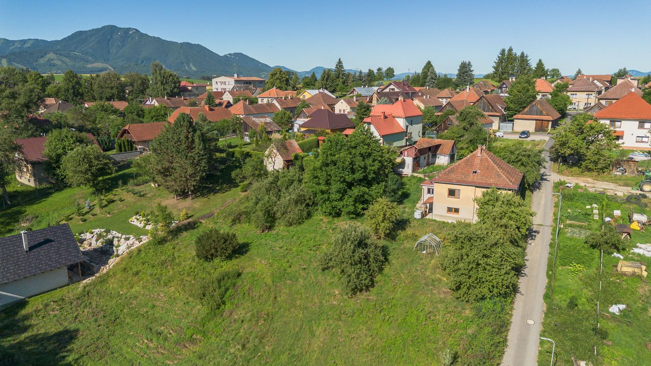 Výnimočná investičná príležitosť Rodinný dom s pozemkom 2712 m² na predaj – Jamník, Liptov 