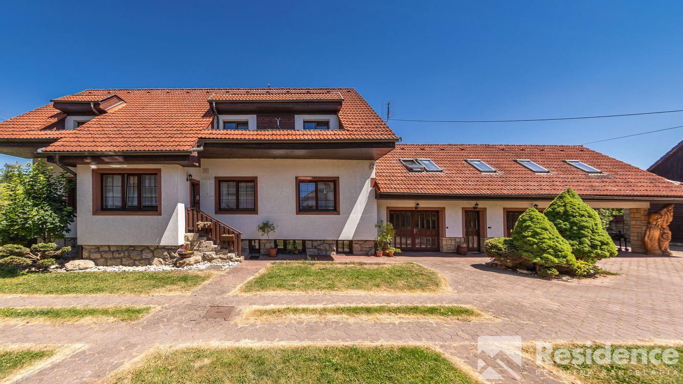 Rodinná usadlosť pri Váhu – domov, ktorý má dušu… aj potenciál!