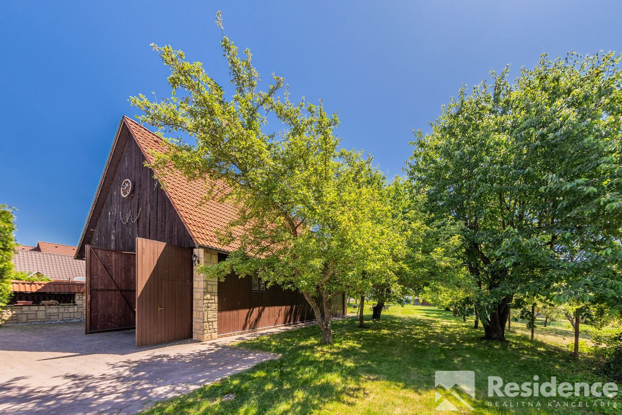 Rodinná usadlosť pri Váhu – domov, ktorý má dušu… aj potenciál!