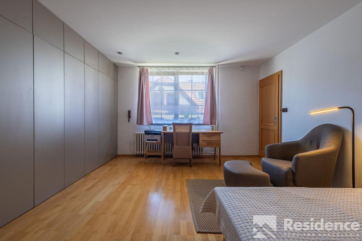 Rodinná usadlosť pri Váhu – domov, ktorý má dušu… aj potenciál!