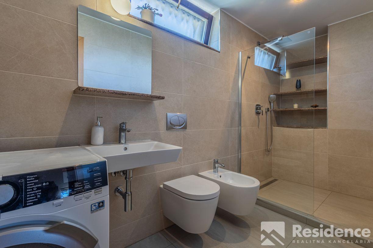 Rodinná usadlosť pri Váhu – domov, ktorý má dušu… aj potenciál!