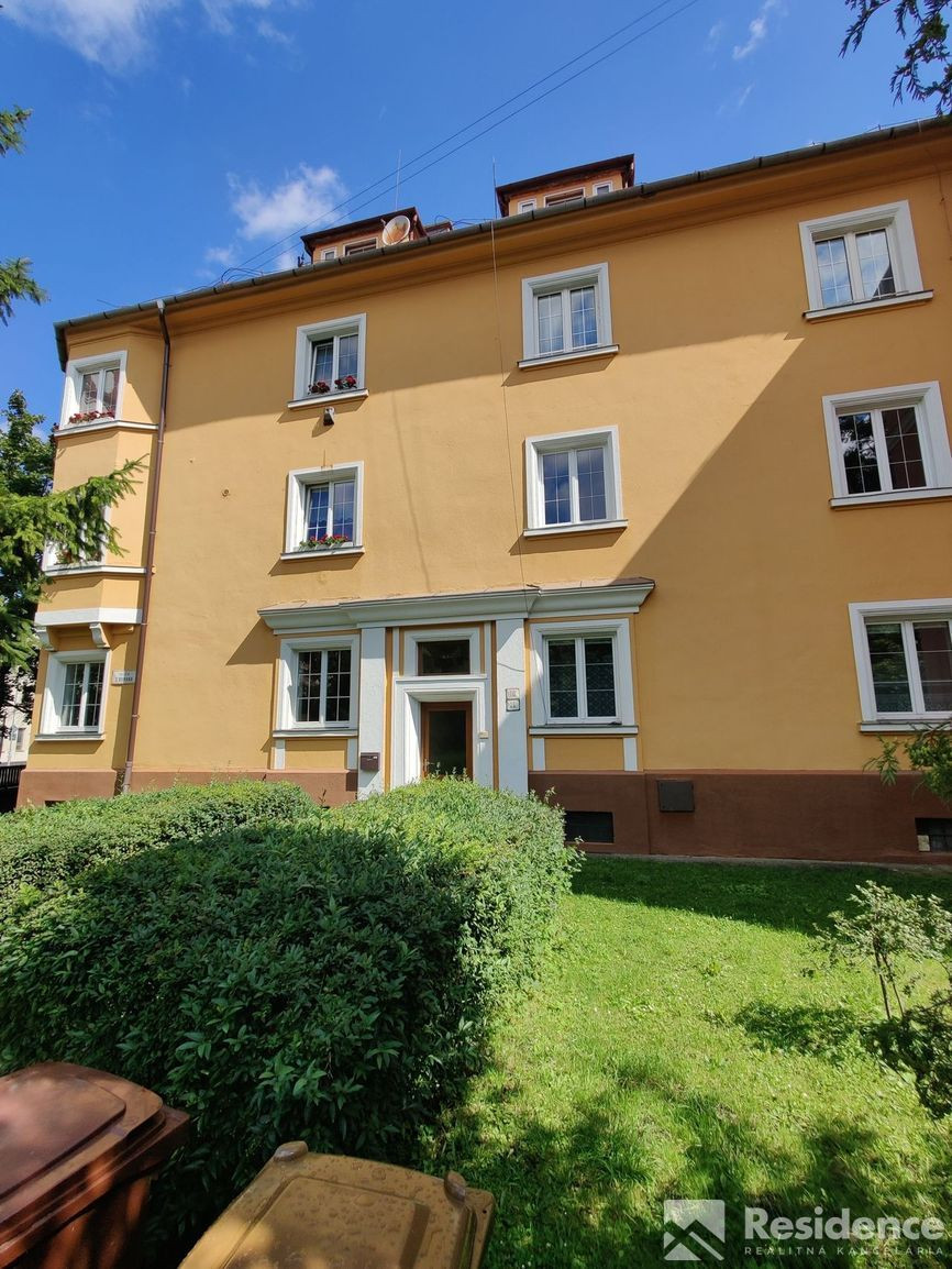 REZERVOVANE Priestranný 2-izbový byt v historickom centre – Rumanova ulica, Liptovský Mikuláš