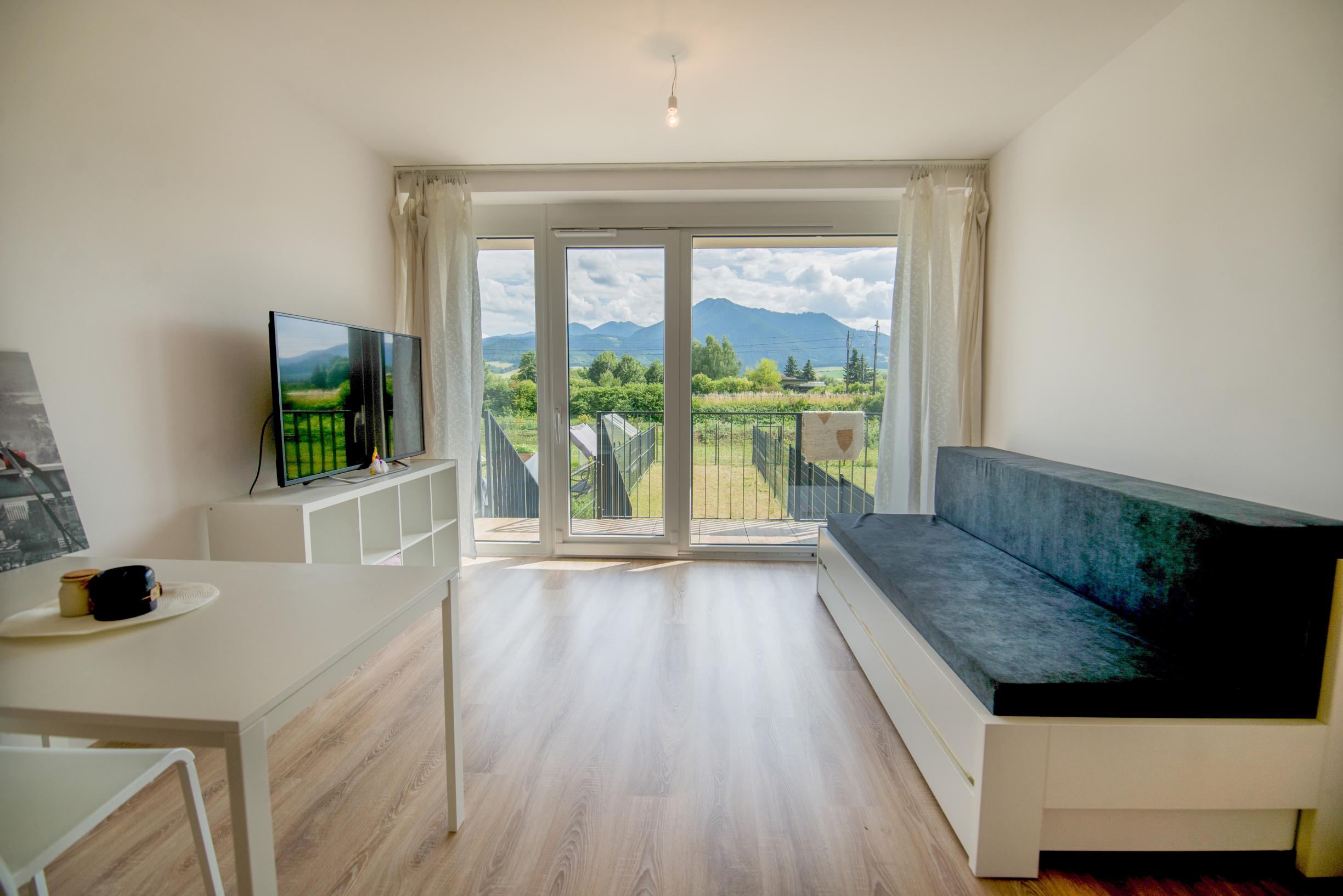 Prenájom 1- izbového bytu so zahradou v Stošiciach