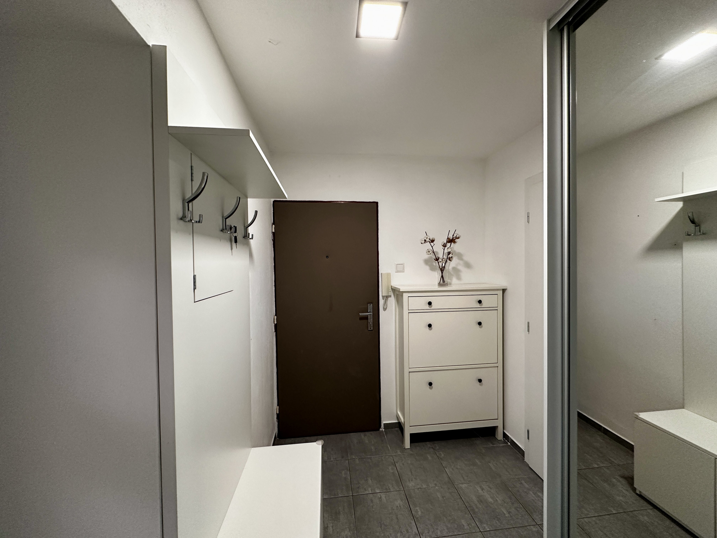 REZERVOVANE Moderný a priestranný 2-izbový byt v centre so zariadením