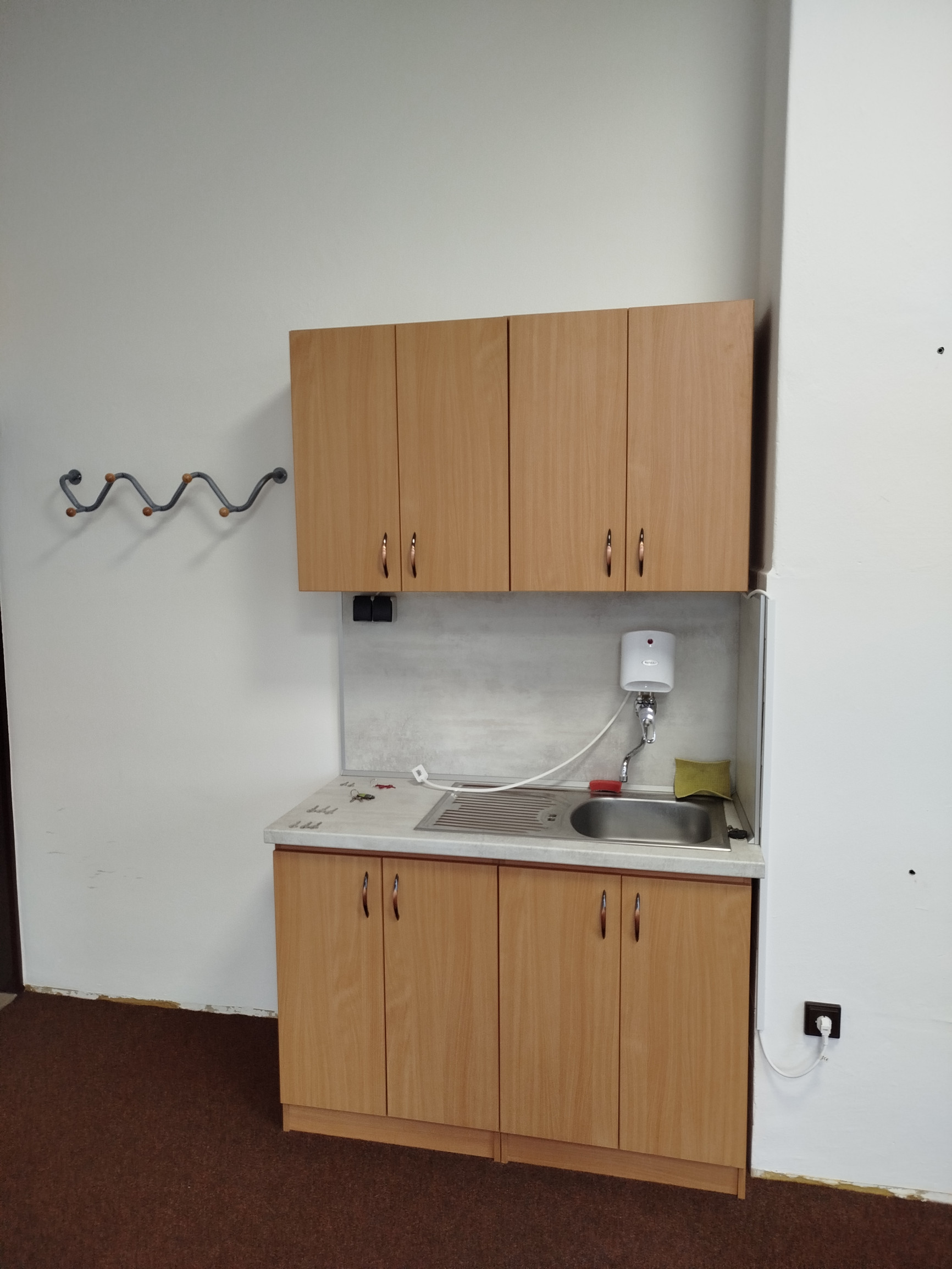 Veľká kancelária so zázemím v historickej budove na prenájom