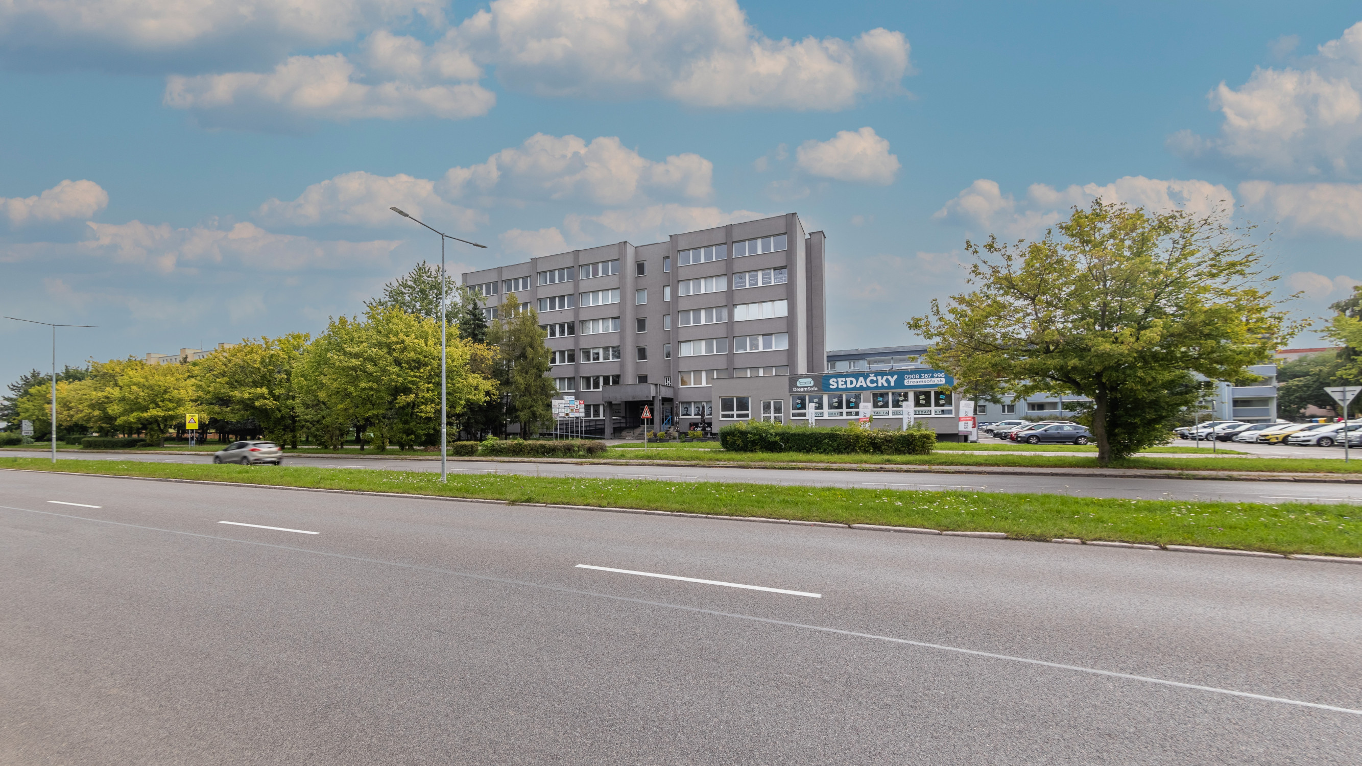 Obchodné priestory a kancelárie na prenájom – Martin, Sever