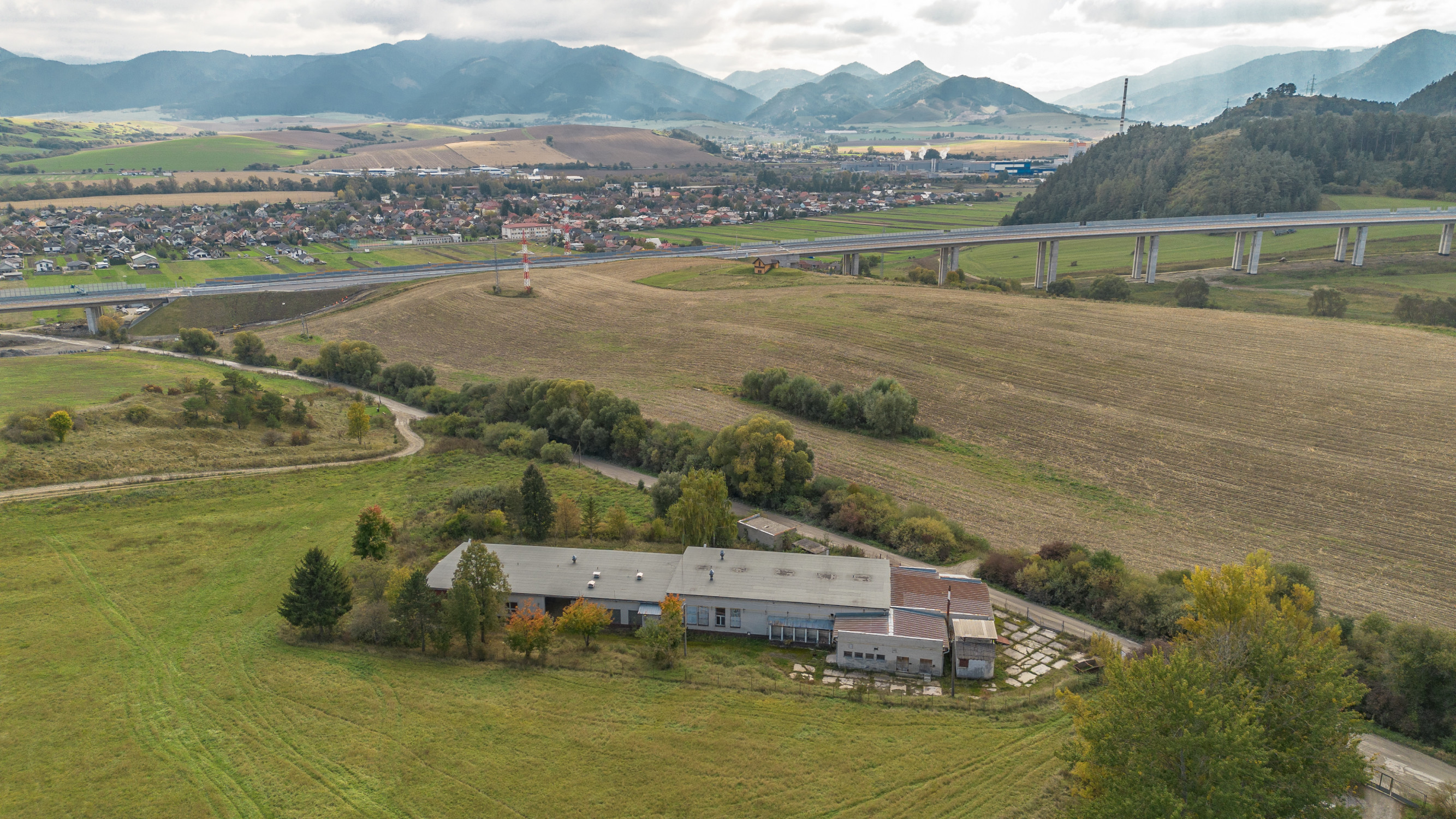 Na predaj rozsiahly objekt na podnikanie v Liskovej