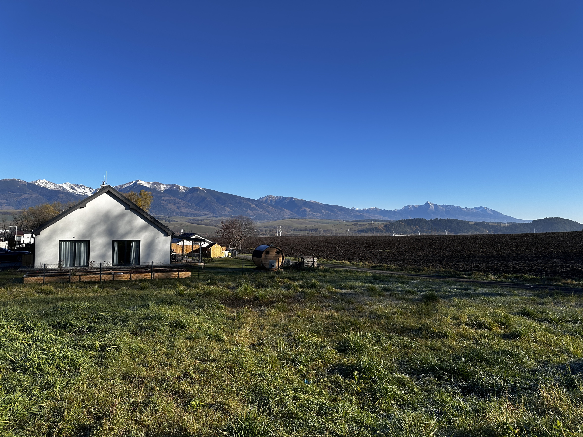 Posledný voľný pozemok v novej časti Závažnej Poruby – Pod Poludnicou