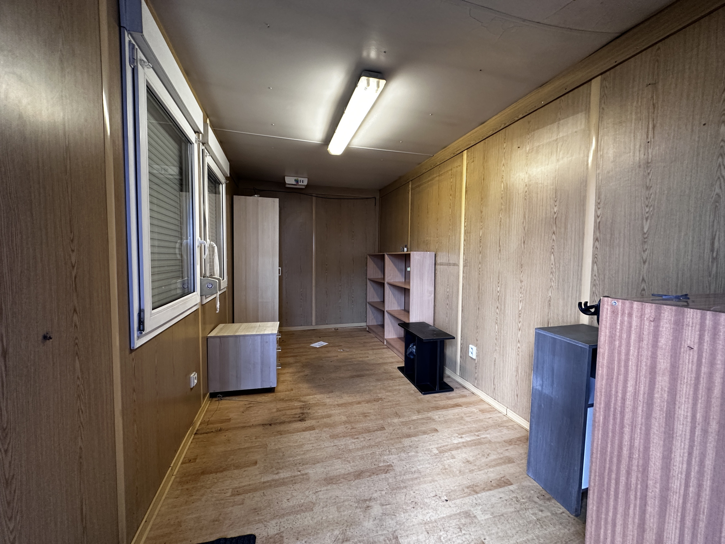 Oplotený areál na prenájom – skvelá poloha pri hlavnej ceste