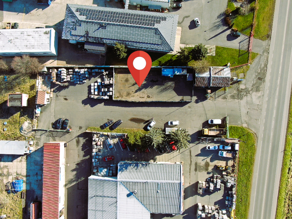 Oplotený areál na prenájom – skvelá poloha pri hlavnej ceste