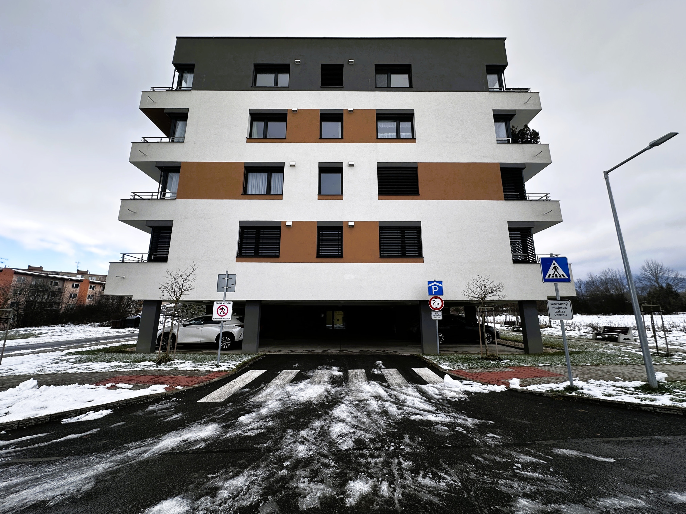 Prenájom: nový 2i byt + kryté parkovanie – Liptovský Mikuláš