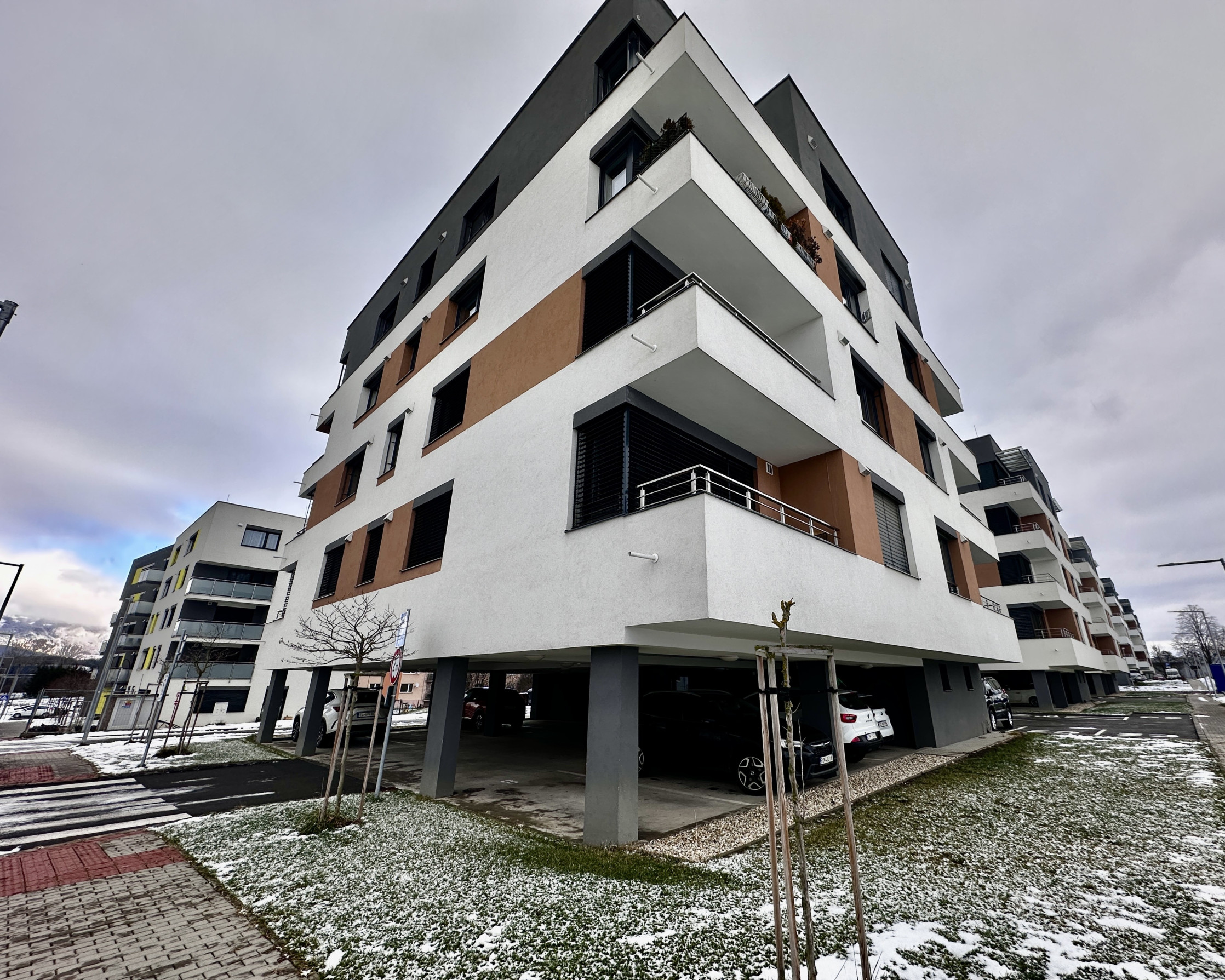 Prenájom: nový 2i byt + kryté parkovanie – Liptovský Mikuláš