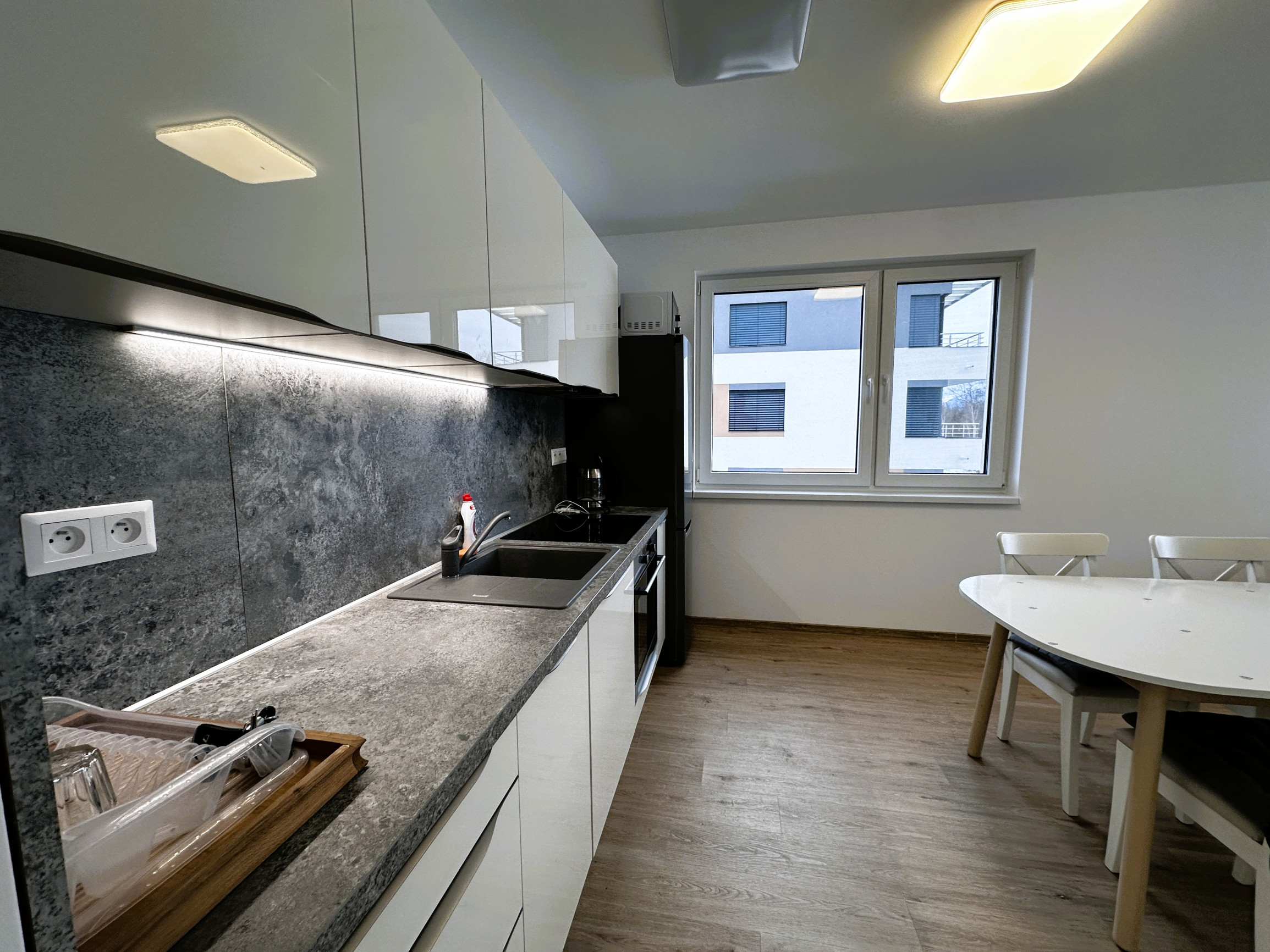 Prenájom: nový 2i byt + kryté parkovanie – Liptovský Mikuláš