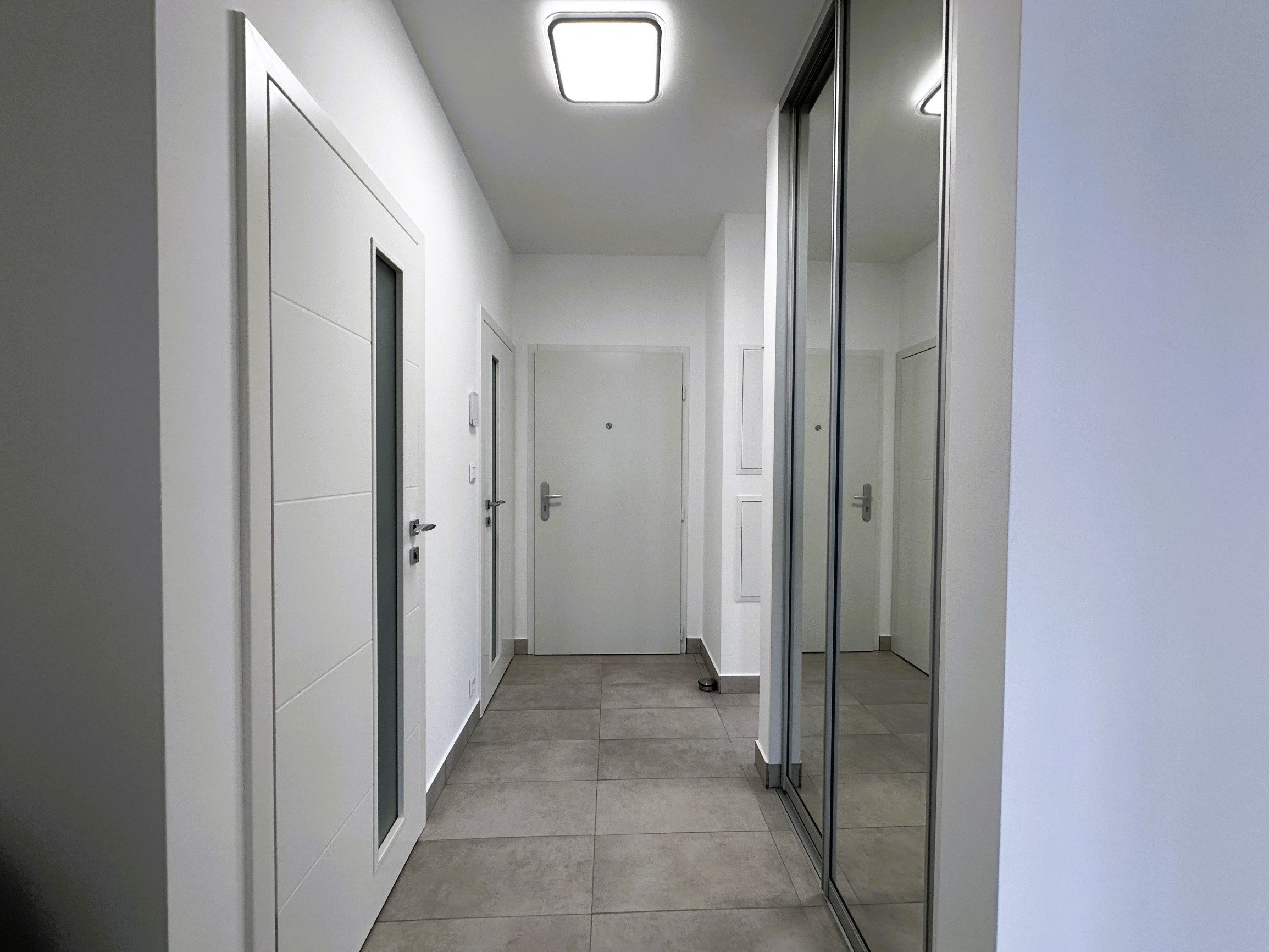 Prenájom: nový 2i byt + kryté parkovanie – Liptovský Mikuláš