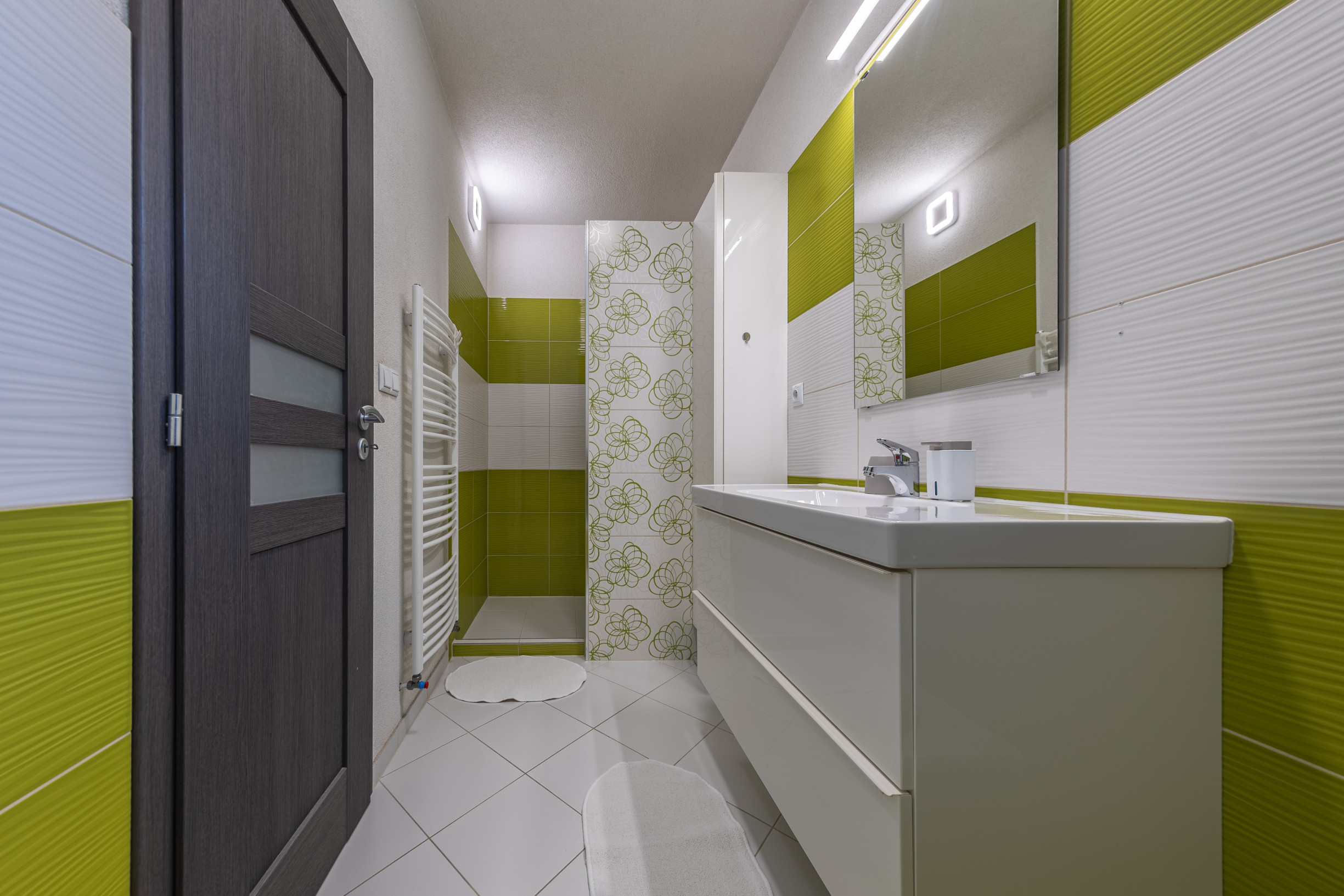 REZERVOVANÉ -Priestranný apartmán s terasou pri aquaparku – Banff Bešeňová