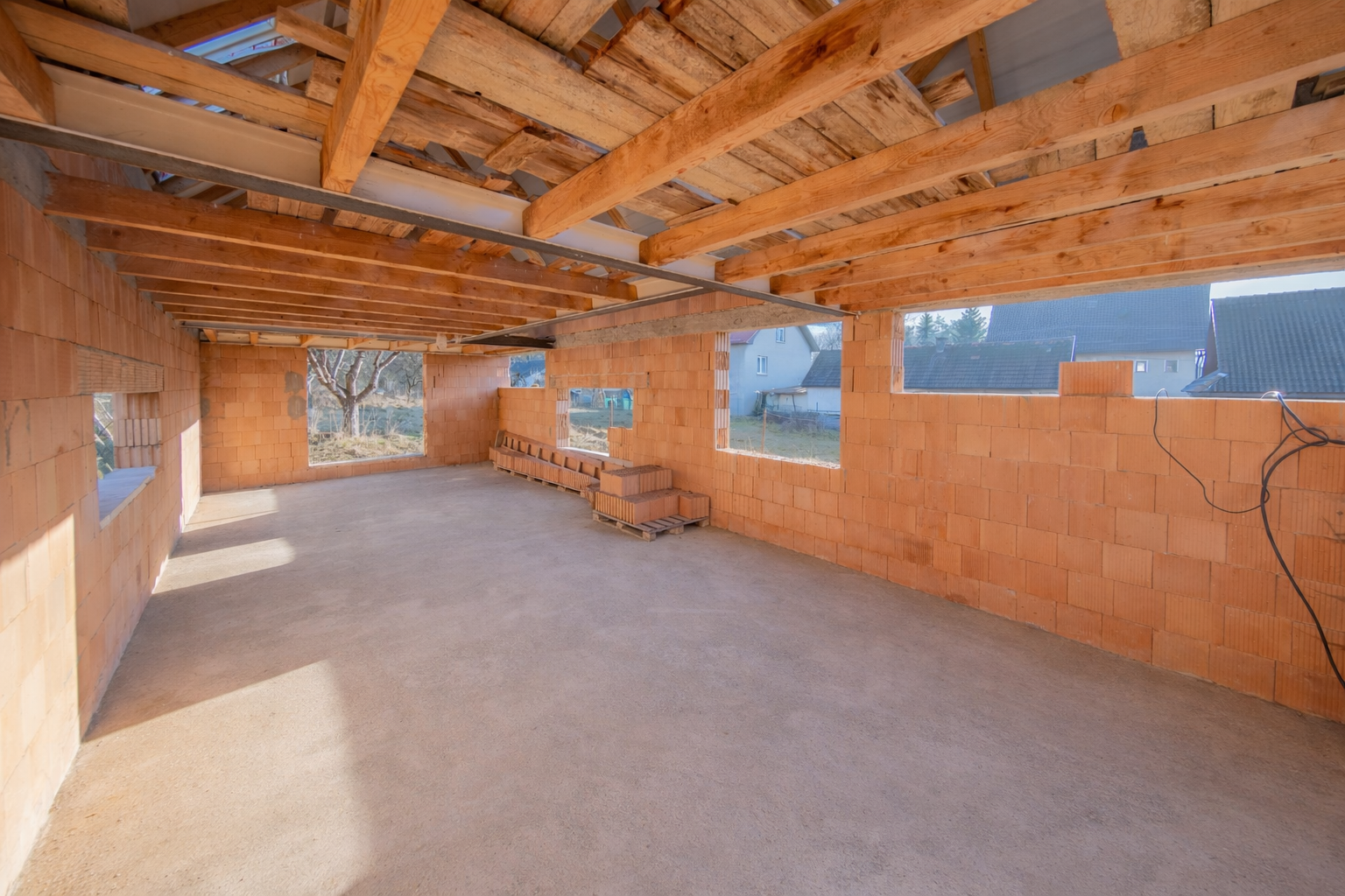 Rodinný dom v hrubej stavbe s pozemkom 2 152 m² Žiar/Liptov