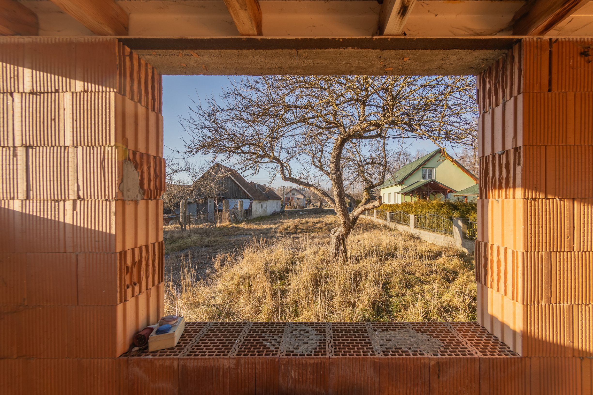 Rodinný dom v hrubej stavbe s pozemkom 2 152 m² Žiar/Liptov