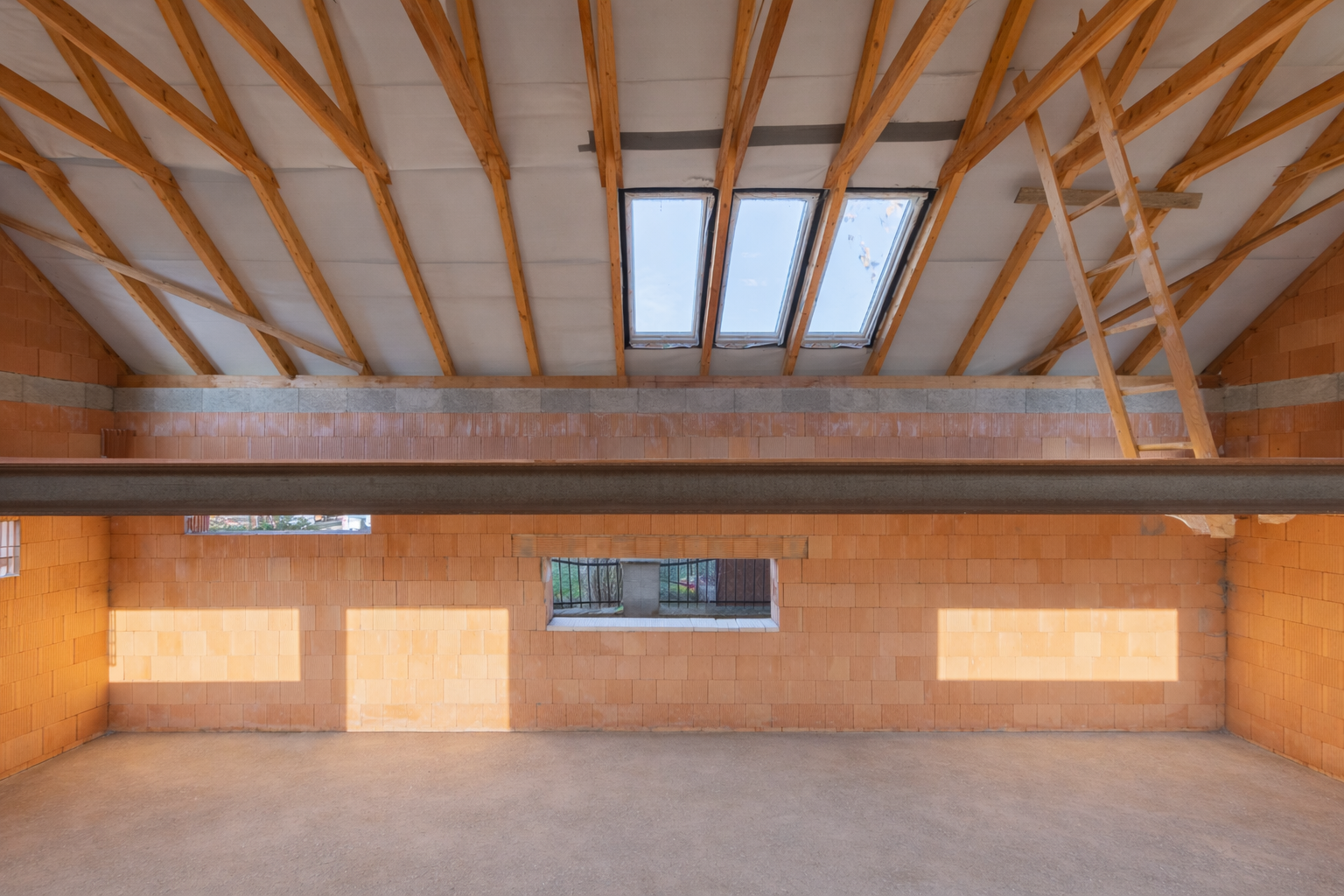 Rodinný dom v hrubej stavbe s pozemkom 2 152 m² Žiar/Liptov