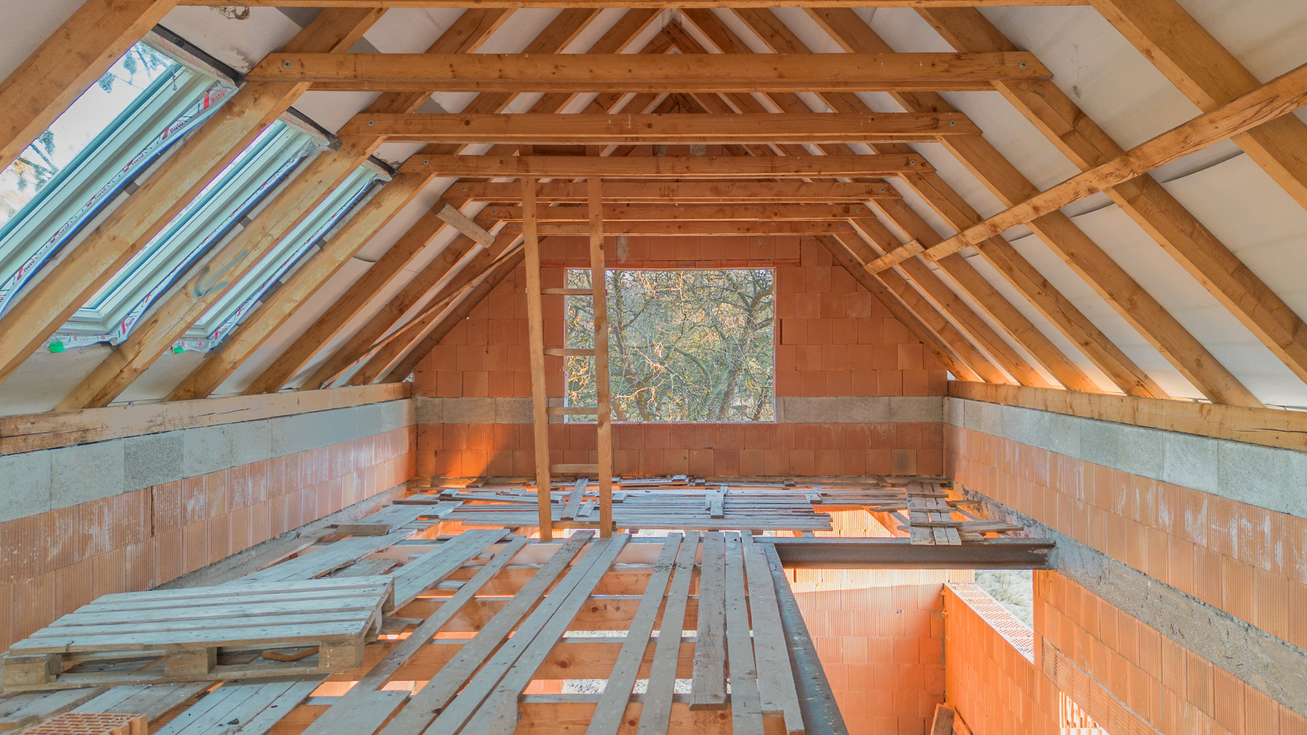 Rodinný dom v hrubej stavbe s pozemkom 2 152 m² Žiar/Liptov