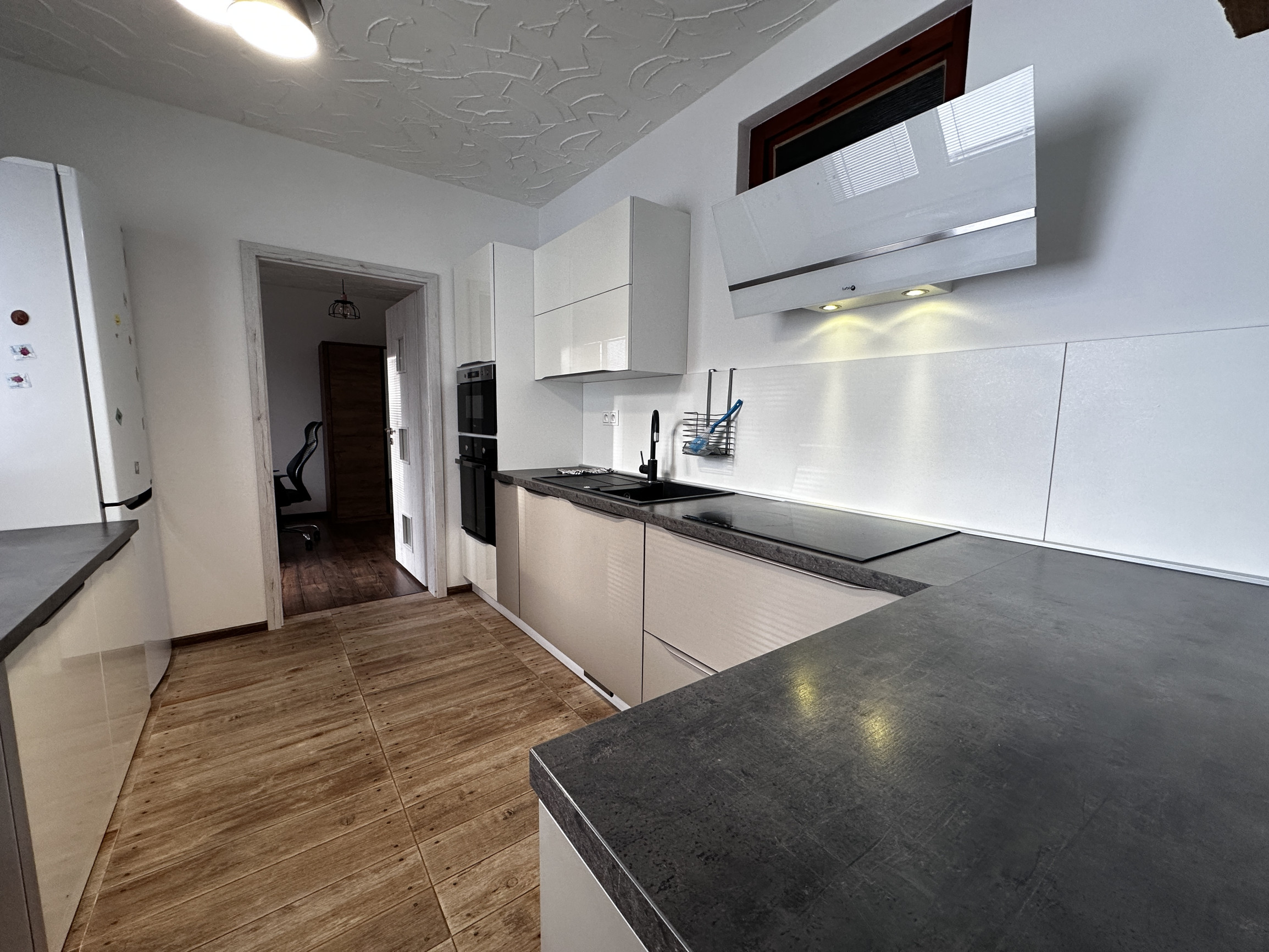 4-izbový byt na prenájom, komplet zariadený, LM