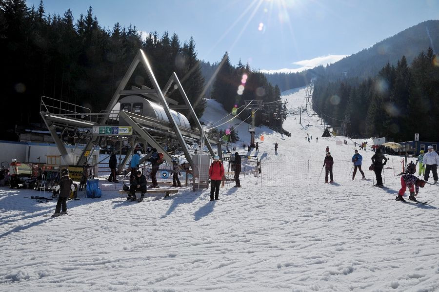 Slnečný stavebný pozemok s panoramatickým výhľadom – Závažná Poruba, Pod Poludnicou