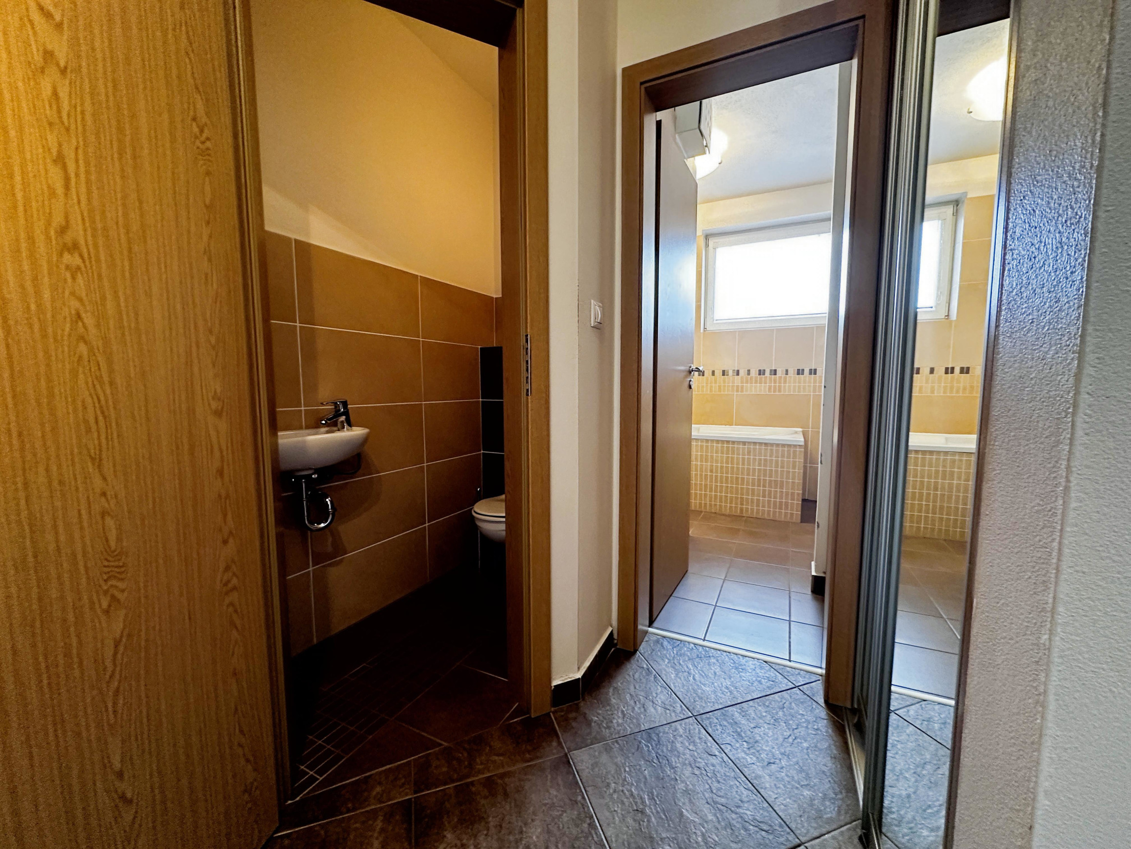 2i byt Liptovský Mikuláš centrum | 2 balkóny | zariadený