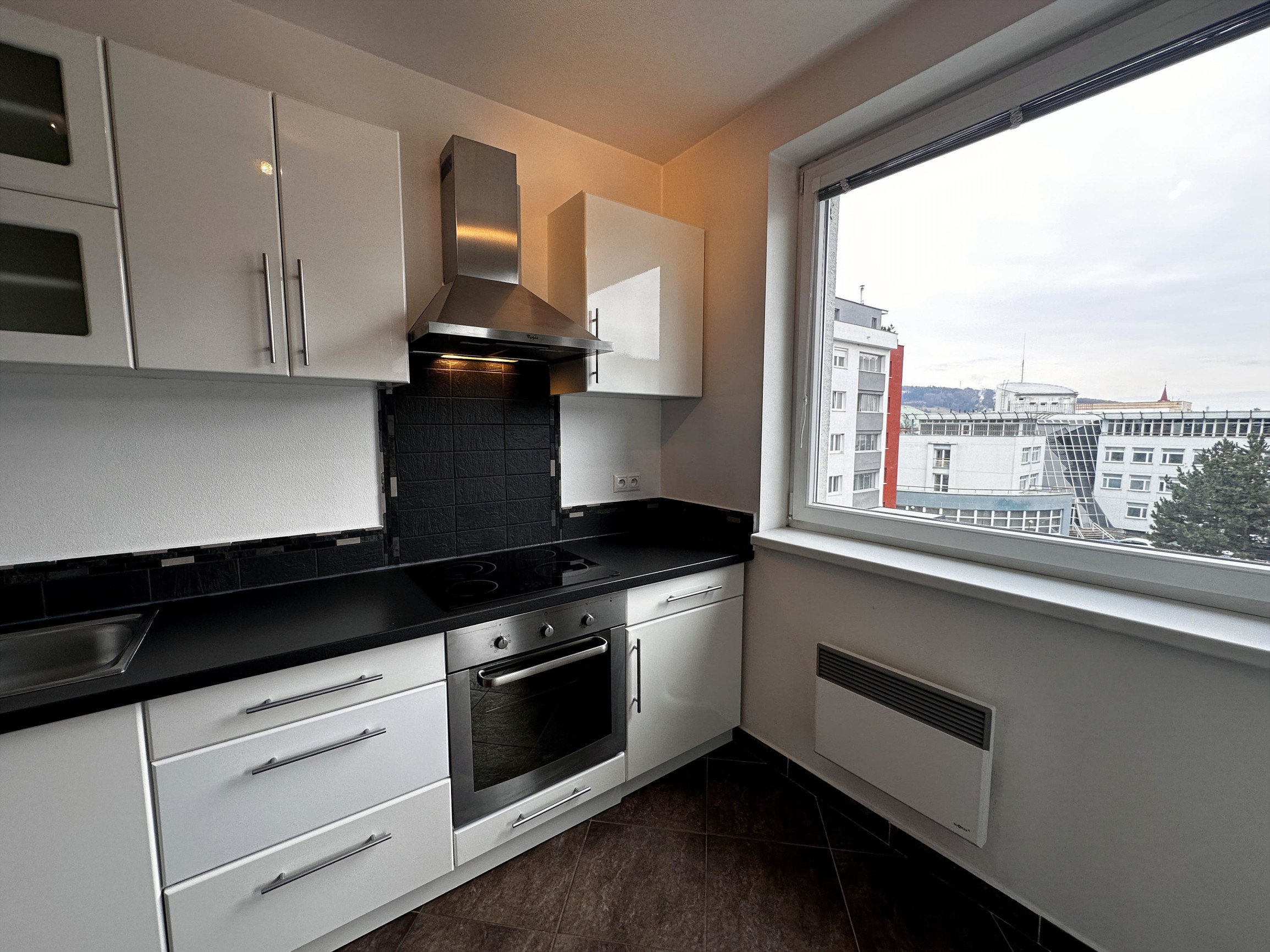 2i byt Liptovský Mikuláš centrum | 2 balkóny | zariadený