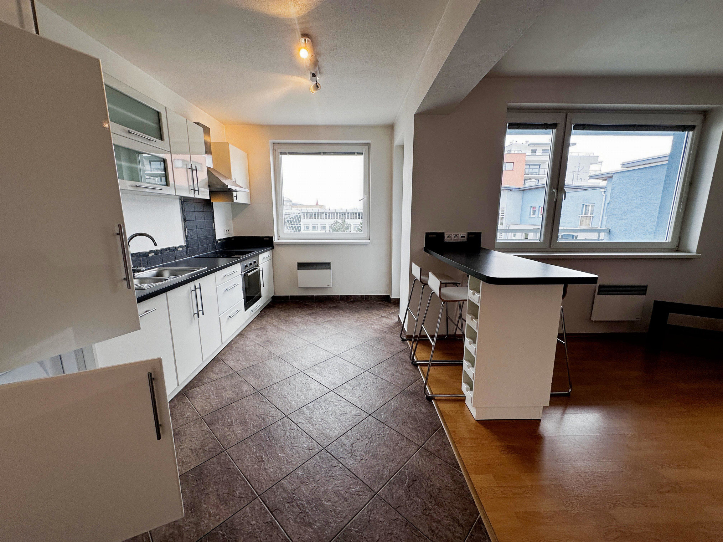 2i byt Liptovský Mikuláš centrum | 2 balkóny | zariadený