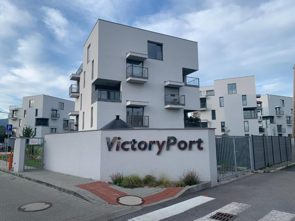 Prenájom 2 parkovacie miesta vo Victory Porte, Palúdzka